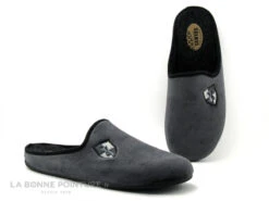 Selkis 21514 Gris - Ecusson - Pantoufle Mule Homme