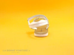 Kickers BETTY Blanc - 694790-30-3 - Nu-pieds Fille 10 Kickers BETTY Blanc - 694790-30-3 - Nu-pieds Fille -France Chaussure Soldes 2024 cd24607c73b9e66c561f35ea11d5d5ef img 6115.jpg 135762